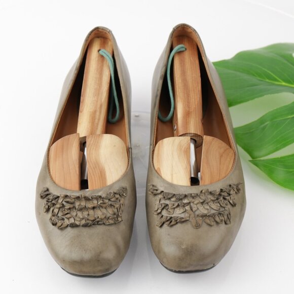 Earth Womens Valla Ballet Flat Size 7 Gray Leather Ruffle Slip On Shoe Comfy - Picture 1 of 15